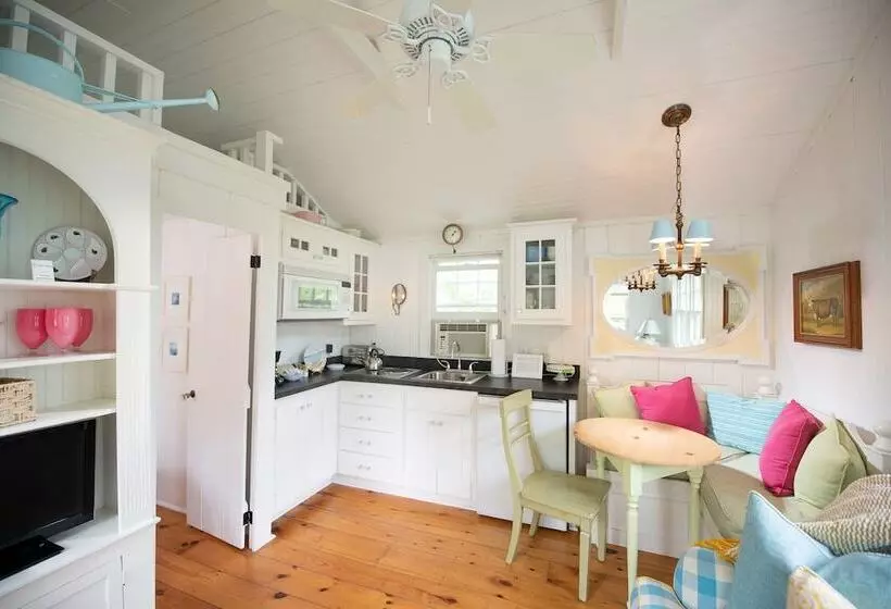 The Cottages At Cabot Cove