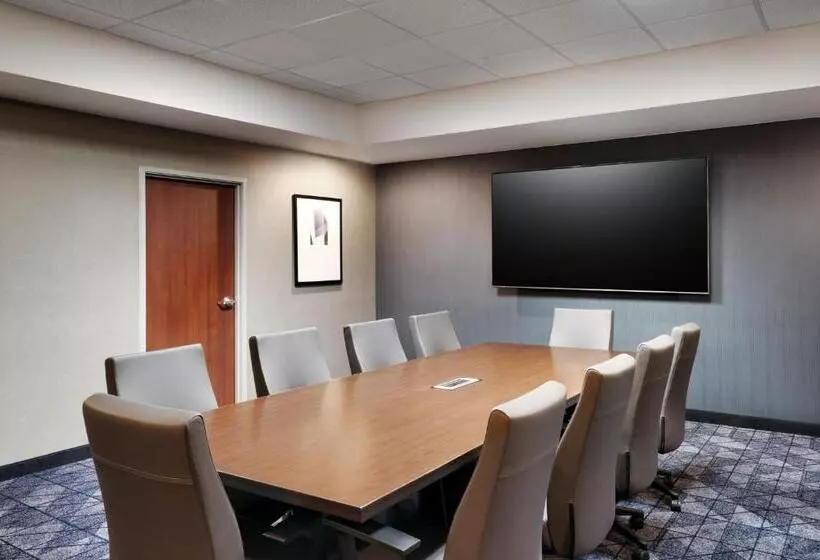 Courtyard By Marriott Johnson City