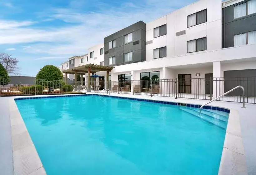 Courtyard By Marriott Johnson City