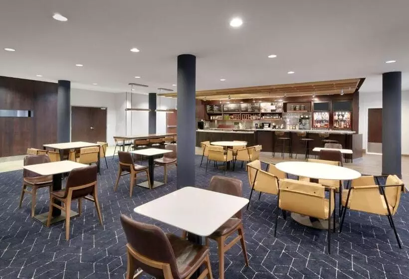 Courtyard By Marriott Johnson City
