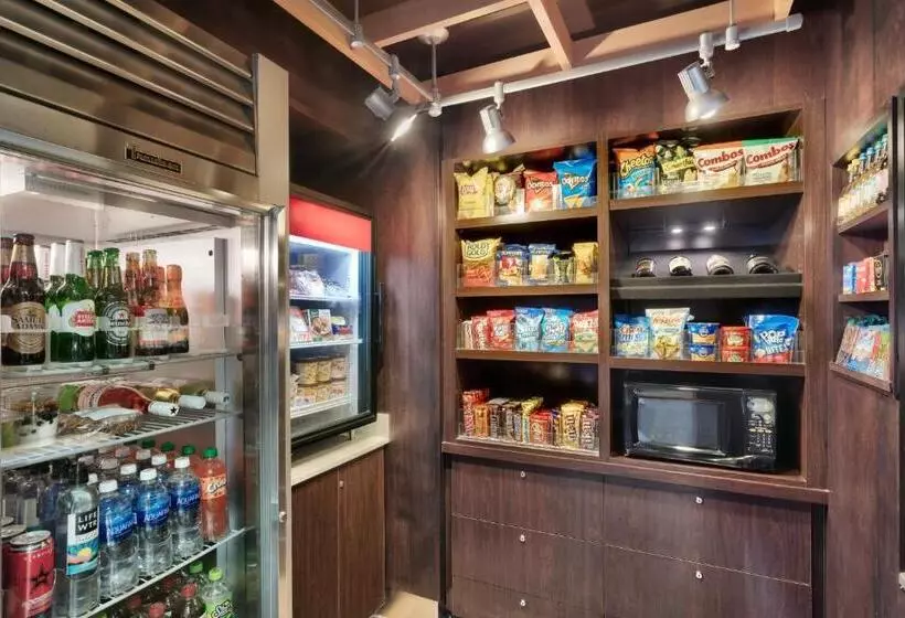 Courtyard By Marriott Johnson City