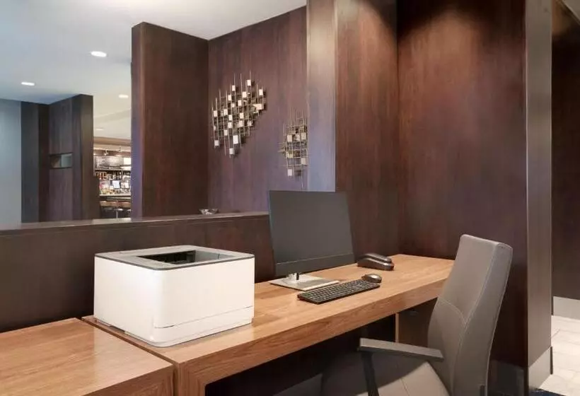 Courtyard By Marriott Johnson City