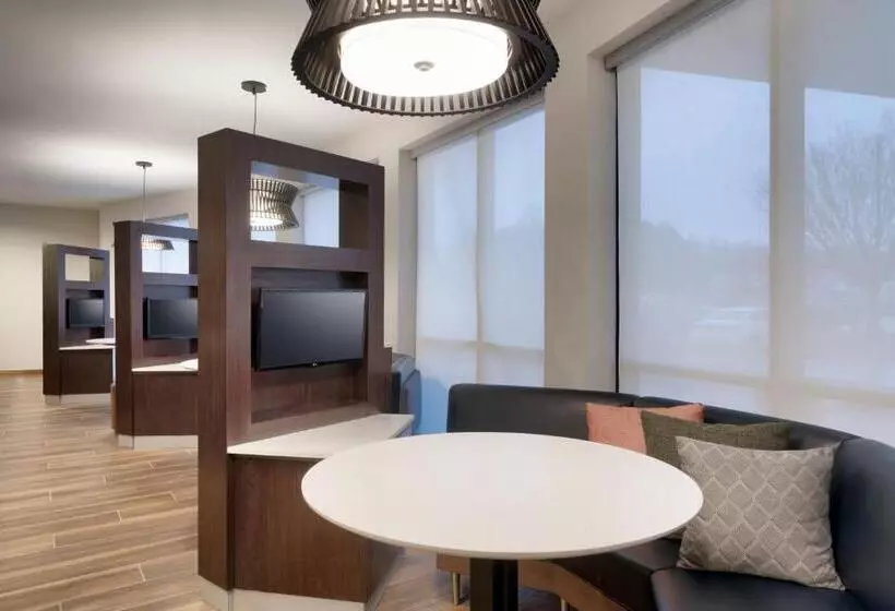 Courtyard By Marriott Johnson City