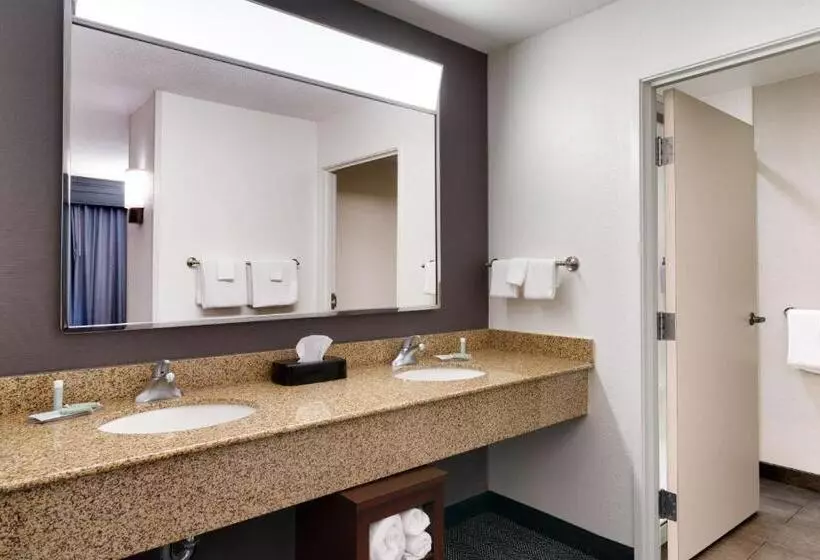 Courtyard By Marriott Johnson City