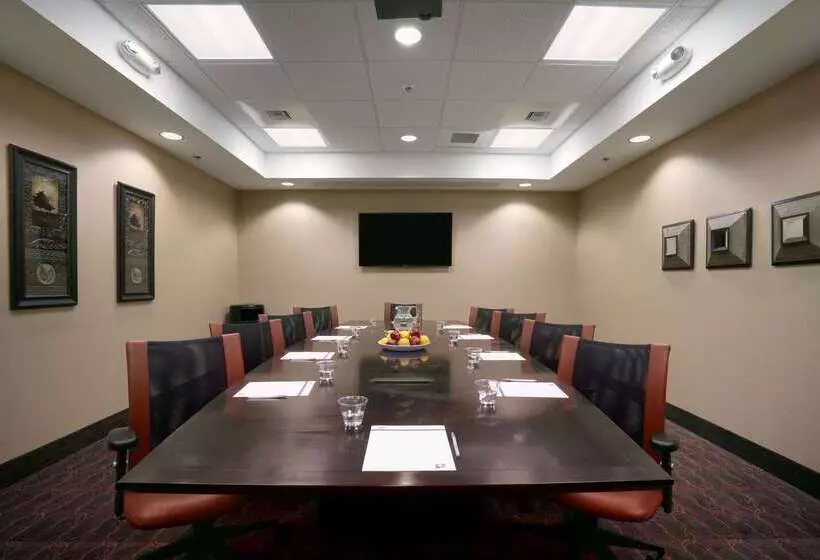 Hampton Inn & Suites Williston