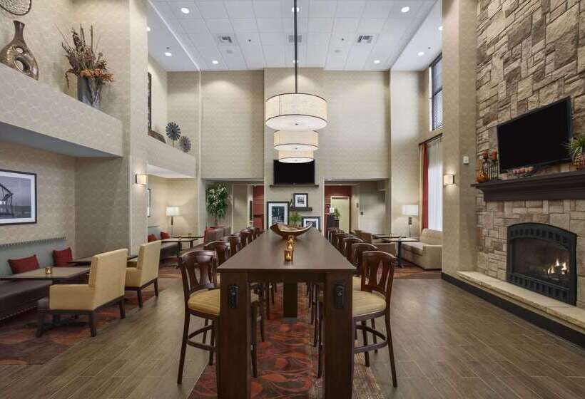 Hampton Inn & Suites Williston