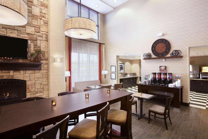 Hampton Inn & Suites Williston