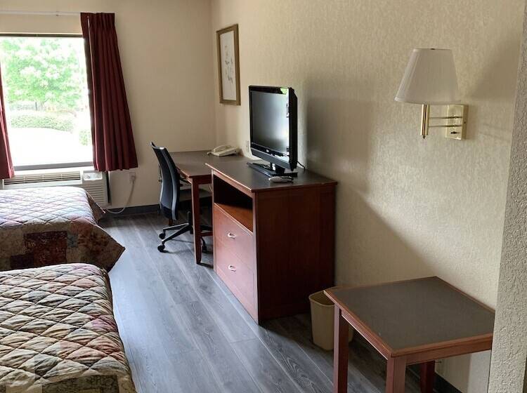 فندق Amelia Inn & Suites