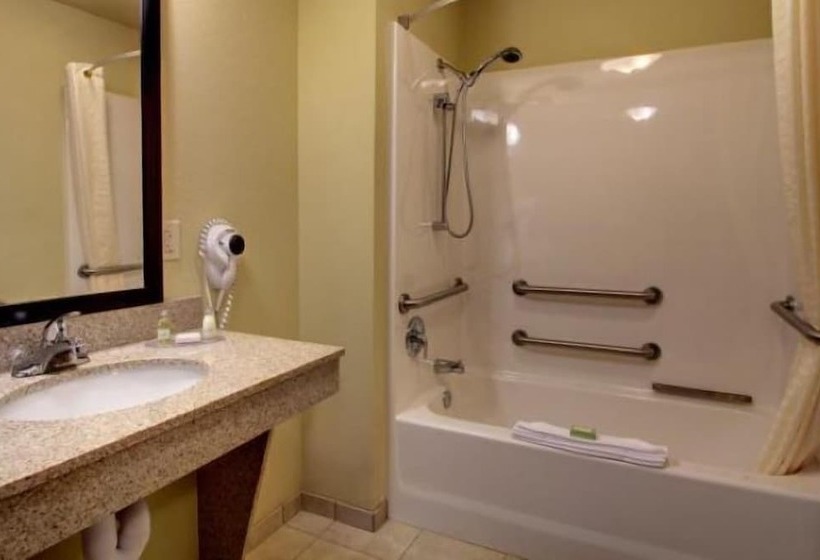 Отель Cobblestone Inn & Suites  Harvey