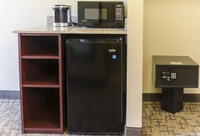 Отель Cobblestone Inn & Suites  Harvey