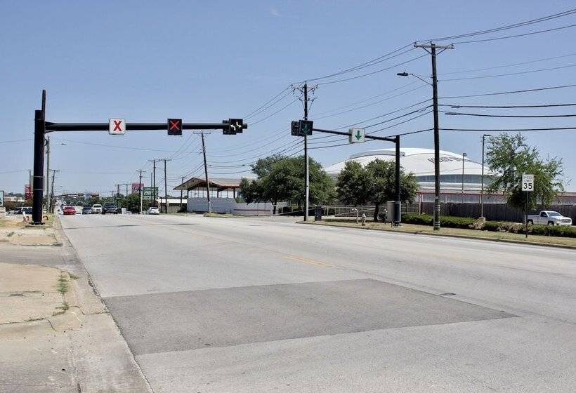 فندق Executive Inn Of Arlington, Near At&t Stadium