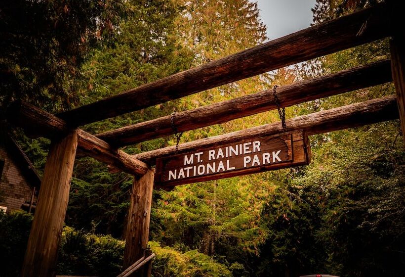 فندق Gateway Inn & Cabins