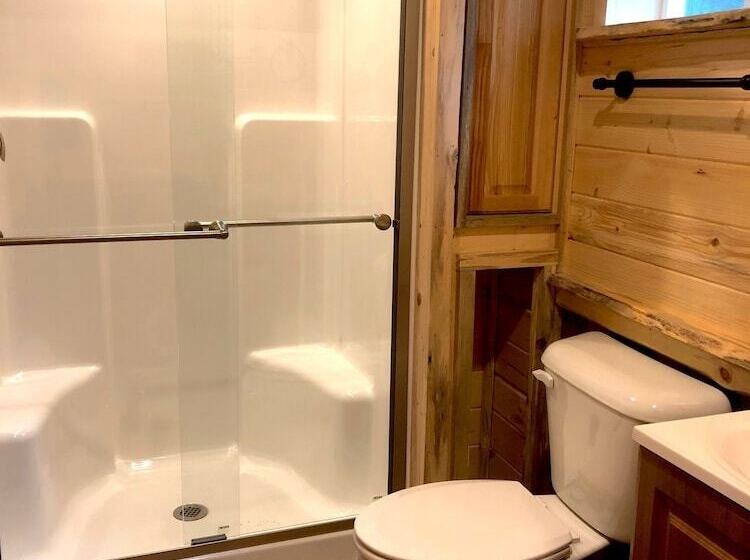 فندق Gateway Inn & Cabins