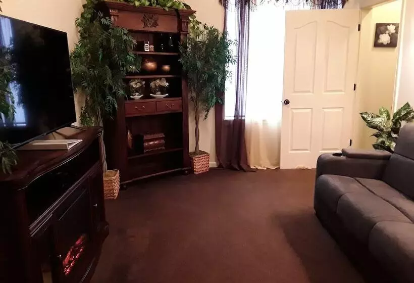 ホテル Lions Gate Manor