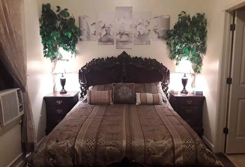 ホテル Lions Gate Manor