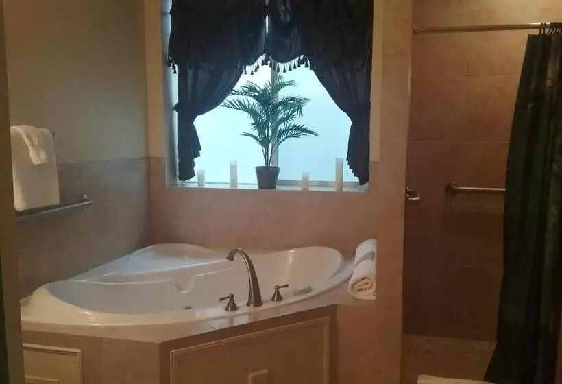 ホテル Lions Gate Manor