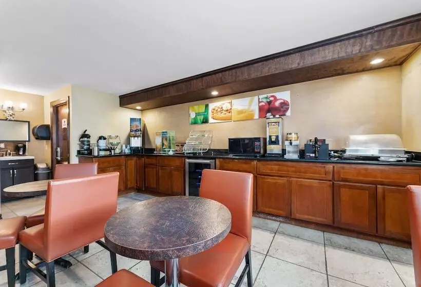 בית מלון כפרי Quality Inn & Suites Okanogan Omak