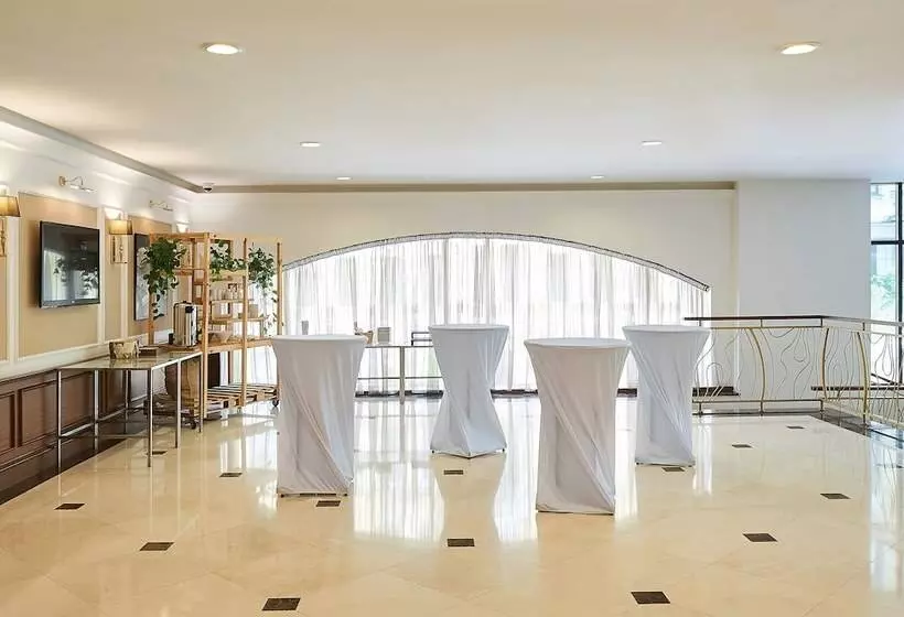 Radisson Blu Hotel, Kyiv Podil City Centre