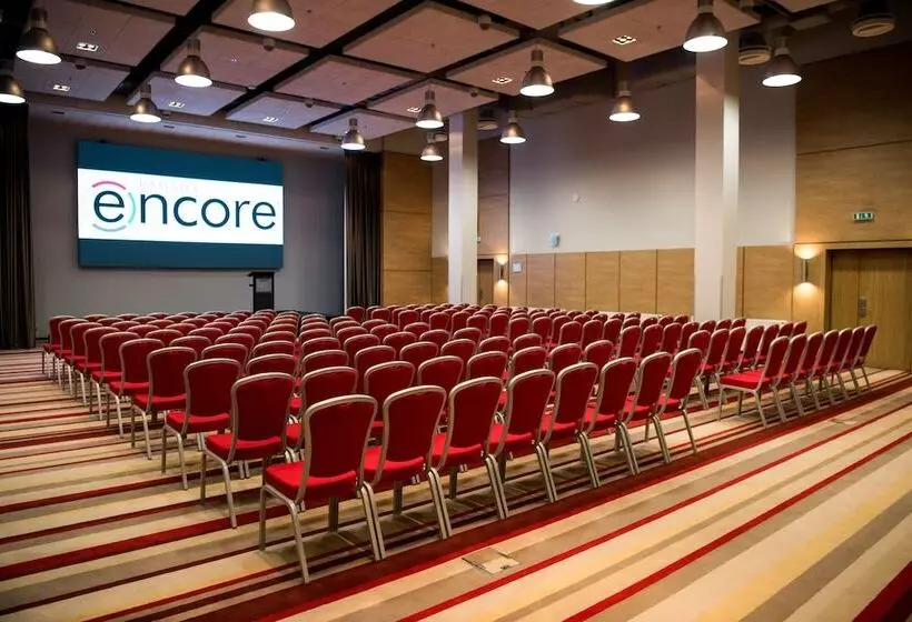 Szálloda Ramada Encore Kyiv