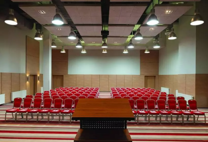 Szálloda Ramada Encore Kyiv