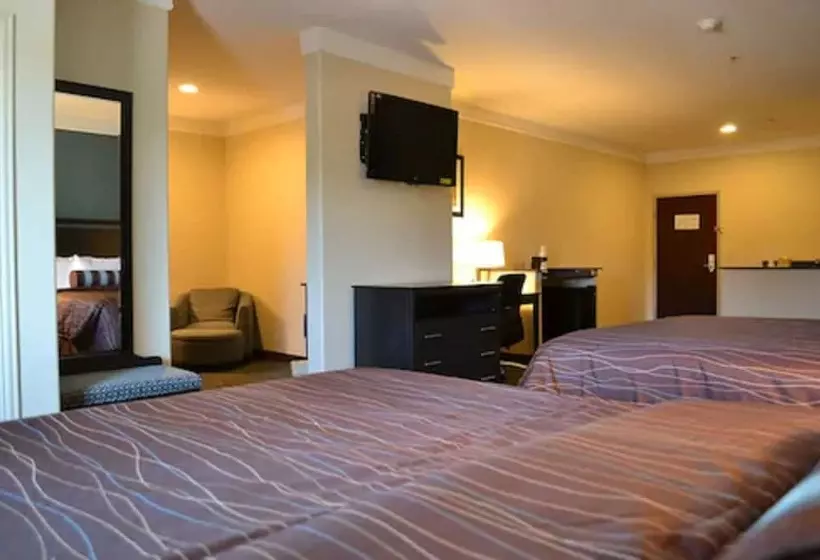 Отель Red River Inn And Suites