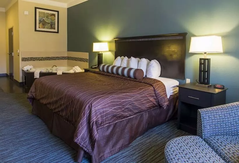 Отель Red River Inn And Suites