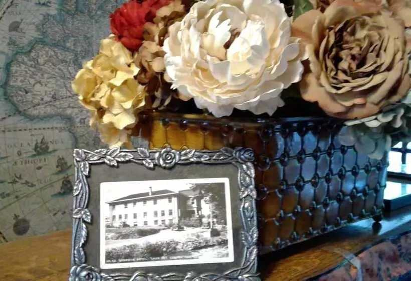 Отель Riverside Hot Springs Inn & Spa Adults Only