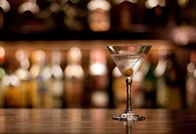 Отель Riverside Hot Springs Inn & Spa Adults Only