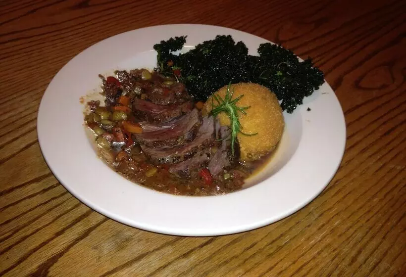 Отель Riverside Hot Springs Inn & Spa Adults Only