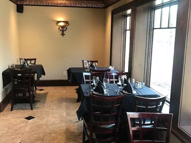 Отель Riverside Hot Springs Inn & Spa Adults Only