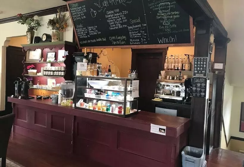 Отель Riverside Hot Springs Inn & Spa Adults Only