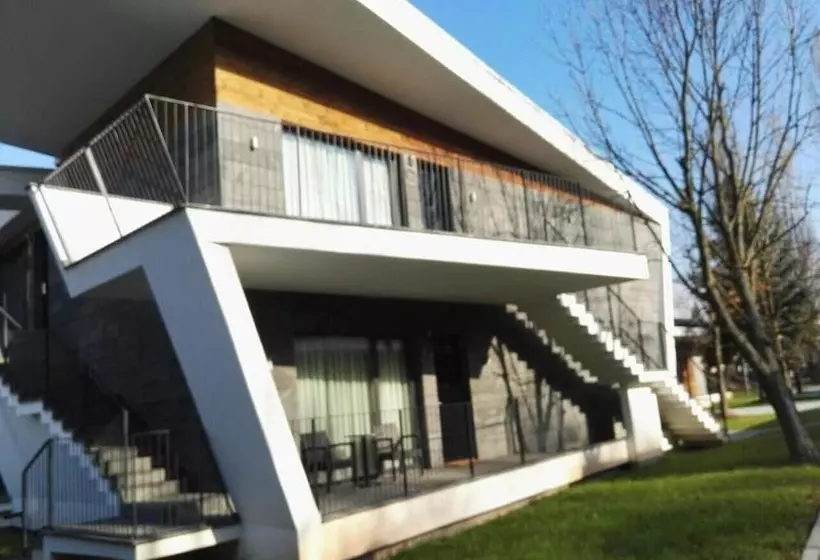 هتل Villas And Apartments Oaza