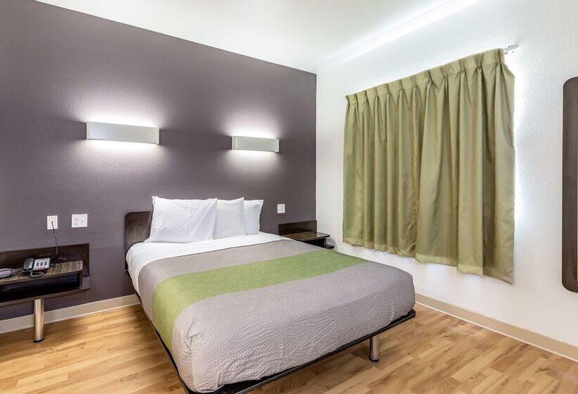 Отель Studio 6orange, Tx