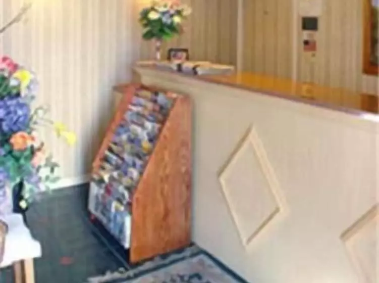 汽车旅馆  Cloverdale Oaks Inn