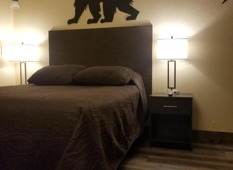 فندق على الطريق Frontier Lodge