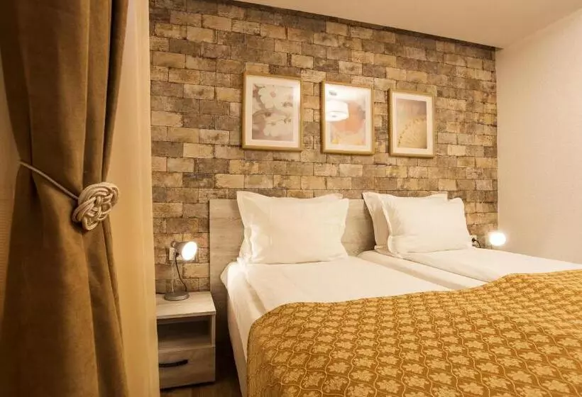 Sofia Place Hotel By Hmg