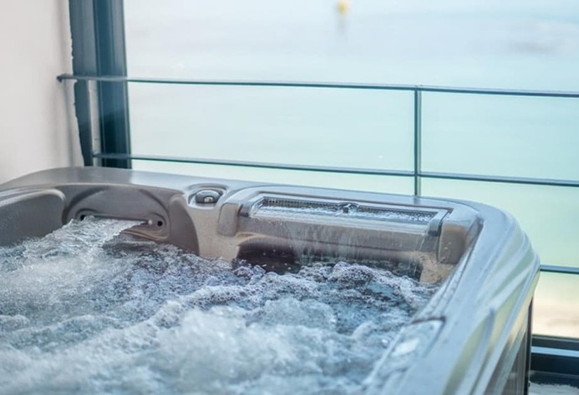 Пансион Goseong Croton Pool Villa