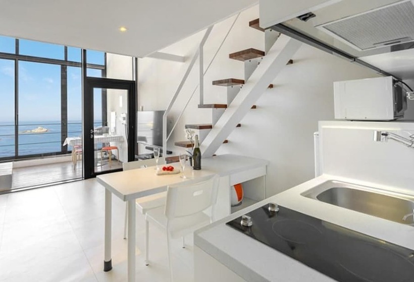 Пансион Goseong Croton Pool Villa