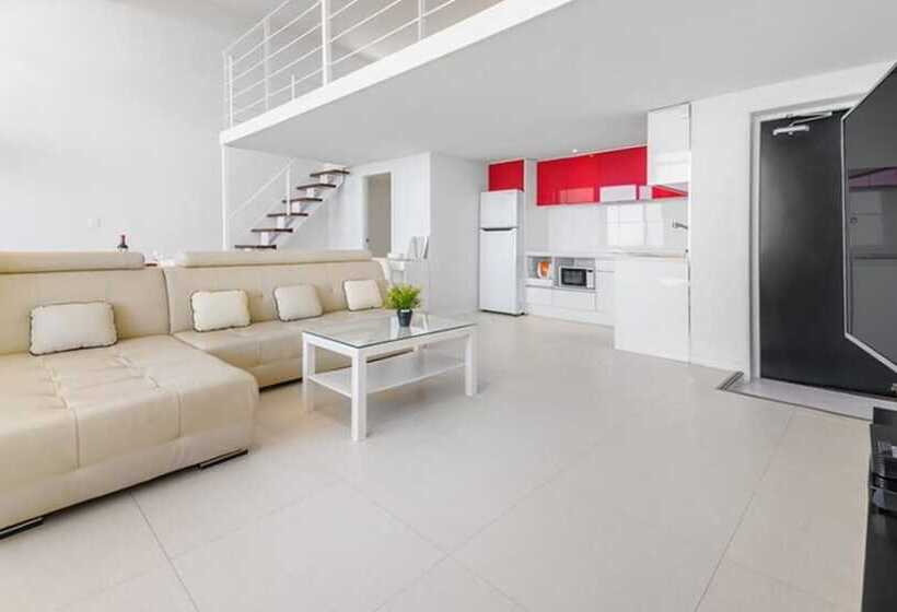 Пансион Goseong Croton Pool Villa