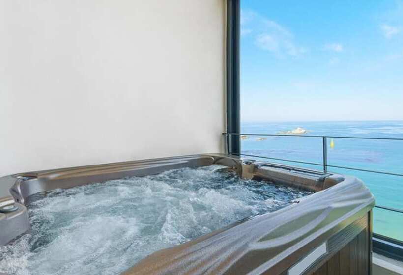 Пансион Goseong Croton Pool Villa