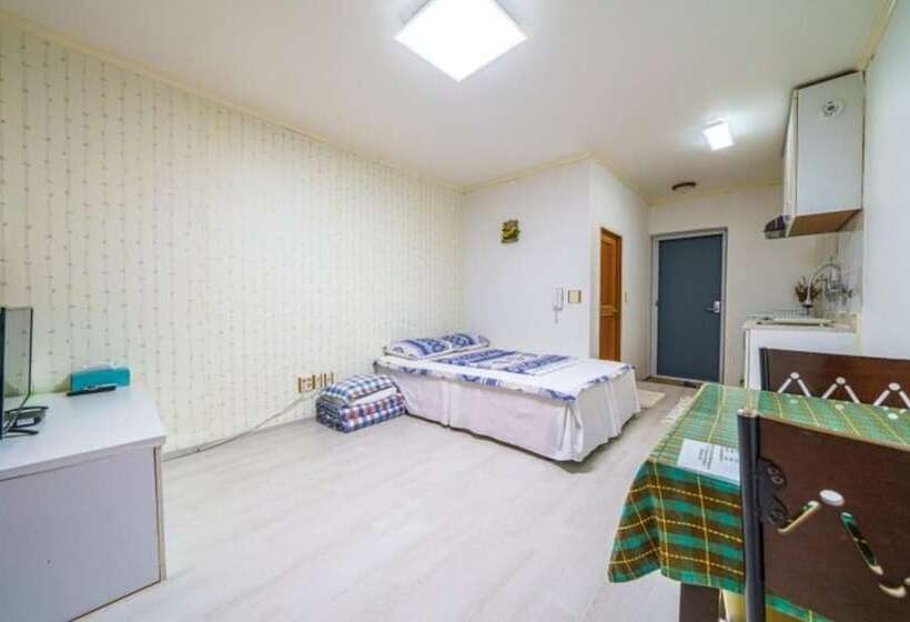 Yangyang Seorakdaemunteo Pension