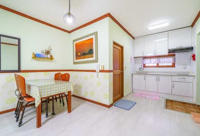 Yangyang Seorakdaemunteo Pension