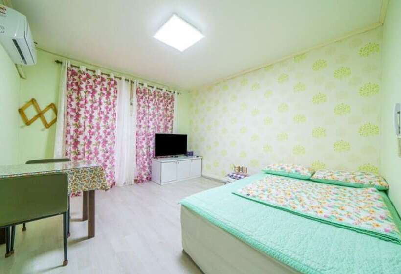 Yangyang Seorakdaemunteo Pension