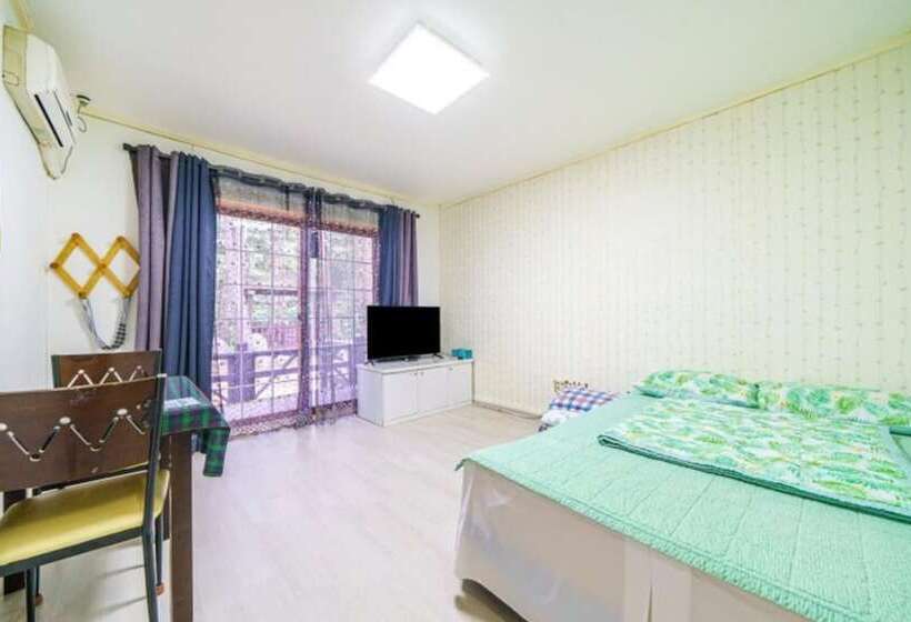 Yangyang Seorakdaemunteo Pension