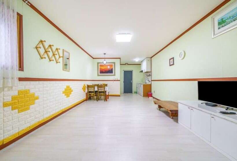 Yangyang Seorakdaemunteo Pension