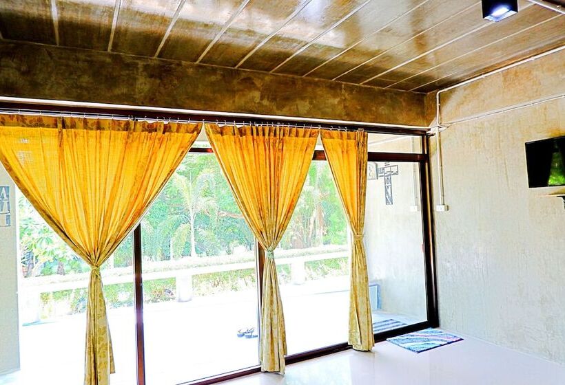 בית מלון כפרי Baan Lung Yod Resort Keangkrachan