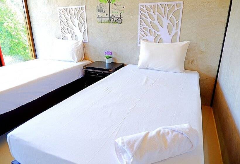 בית מלון כפרי Baan Lung Yod Resort Keangkrachan