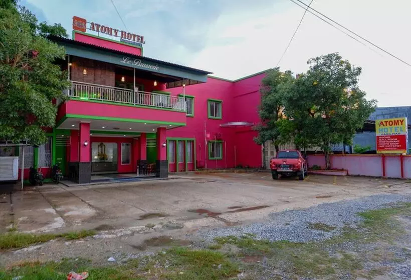 Hotelli Reddoorz Near Citraland Waterpark Kendari