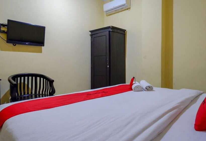 Отель Reddoorz Near Citraland Waterpark Kendari