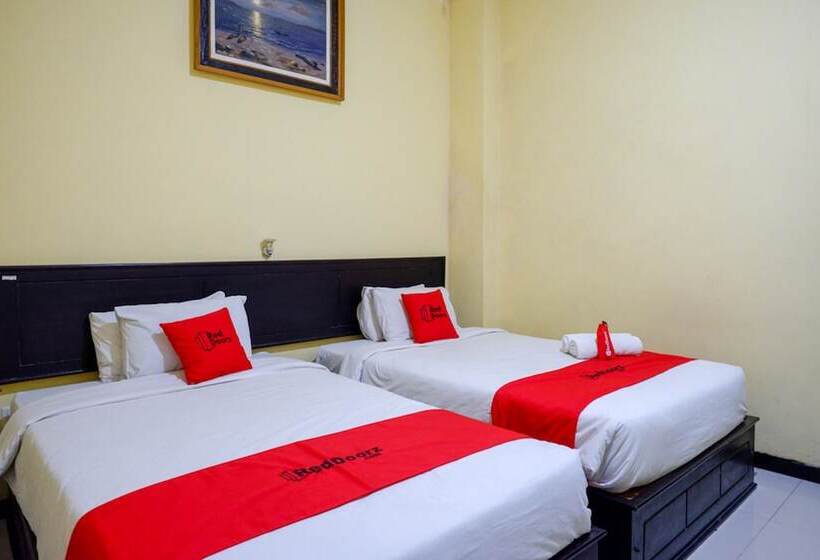 Отель Reddoorz Near Citraland Waterpark Kendari